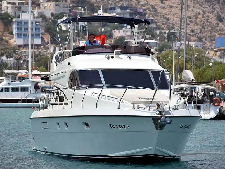 TU NAVY 3-YACHT